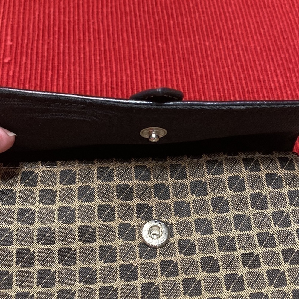 Patterned small wristlet. - Picture 7 of 9